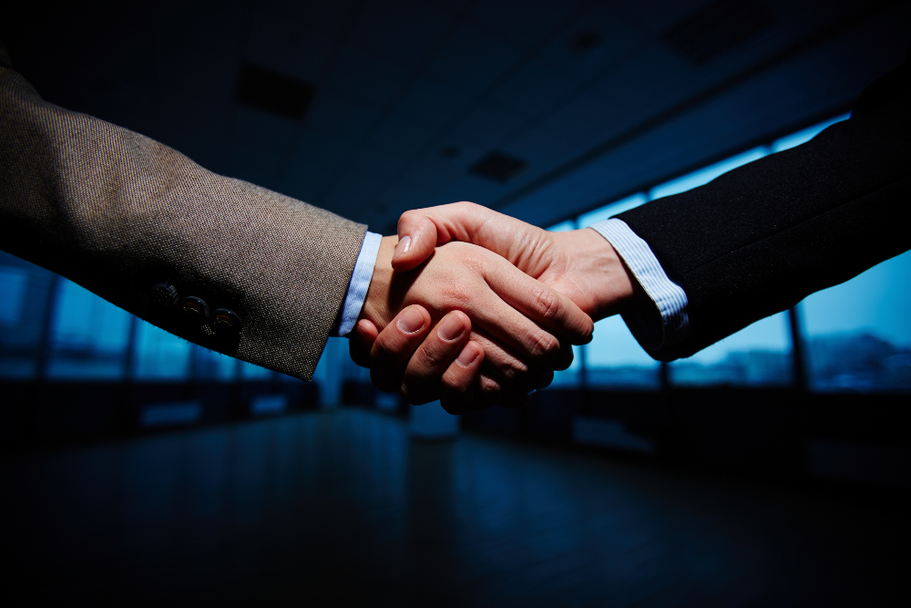handshake-businessmen handshake-businessmen
